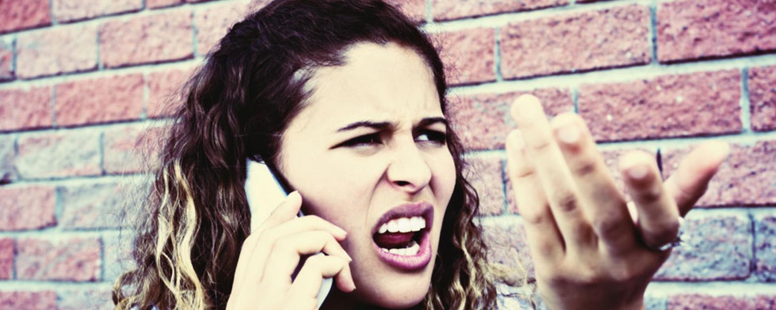 打电话时，为什么有人会冲着手机大喊大叫？