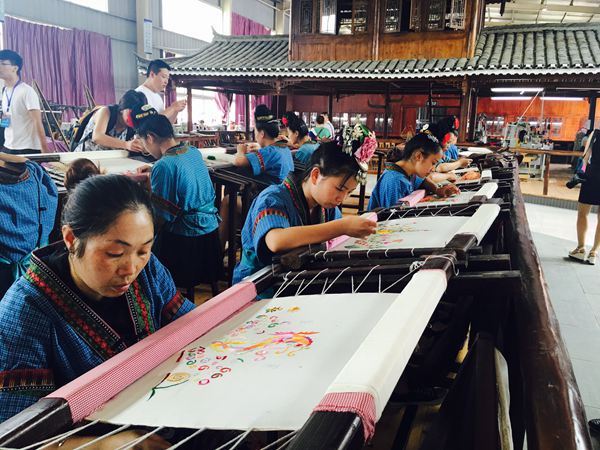 贵州黔东南：工艺、旅游、刺绣，打造“民族文化+”发展模式