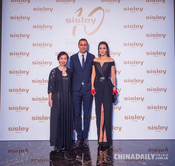 Sisley中国十周年与李晓玲合作推出“跨界艺术定制瓶”