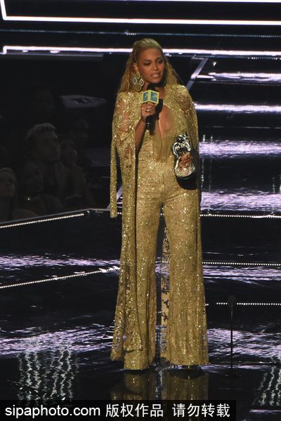 美国MTV音乐奖：碧昂斯大丰收蕾哈娜现场表演抢眼
