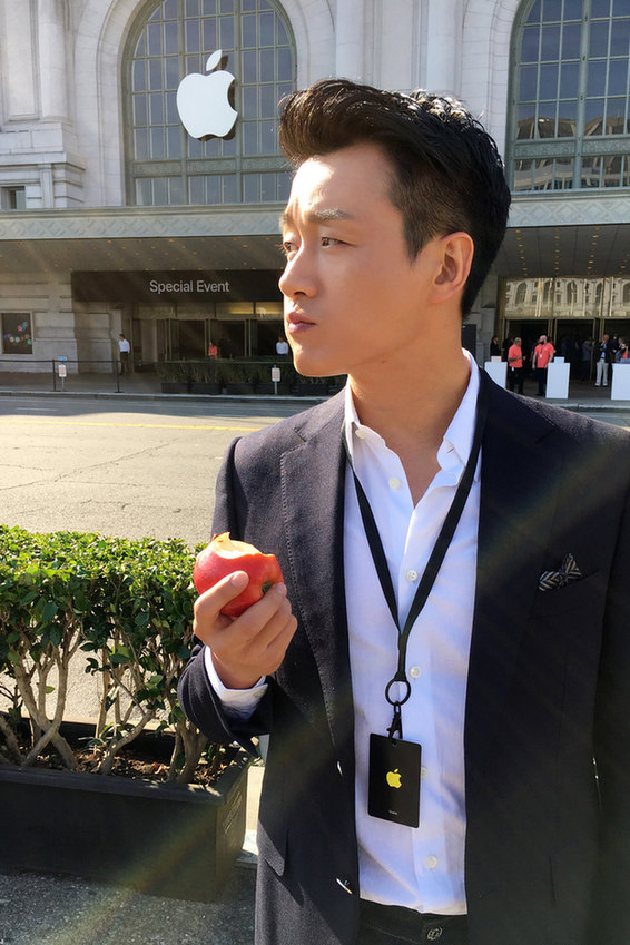 佟大为库克热聊苹果新品 成亚洲唯一获邀发布会明星