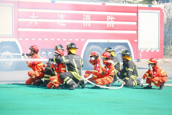 《我们来了》众星与消防员联欢上演