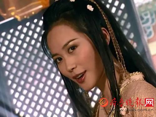 至尊红颜里的蛇蝎美女 40岁气质依然清新