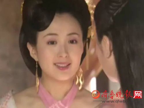 至尊红颜里的蛇蝎美女 40岁气质依然清新