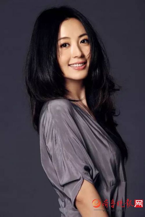 至尊红颜里的蛇蝎美女 40岁气质依然清新