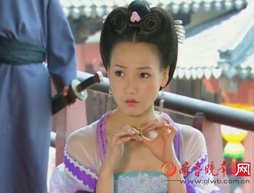 至尊红颜里的蛇蝎美女 40岁气质依然清新