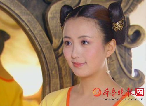 至尊红颜里的蛇蝎美女 40岁气质依然清新