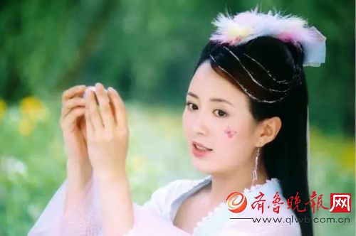 至尊红颜里的蛇蝎美女 40岁气质依然清新
