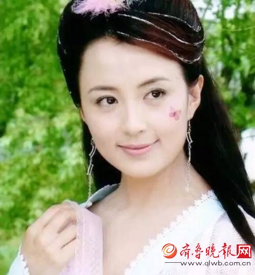 至尊红颜里的蛇蝎美女 40岁气质依然清新
