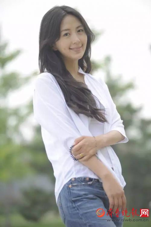 至尊红颜里的蛇蝎美女 40岁气质依然清新