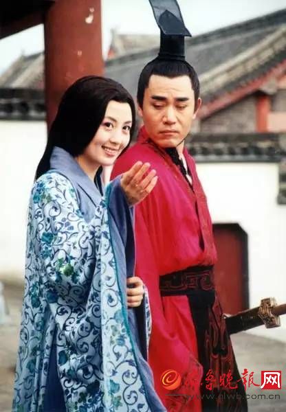 至尊红颜里的蛇蝎美女 40岁气质依然清新