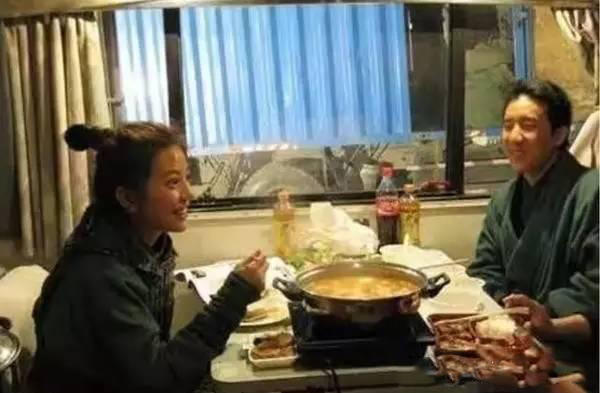 明星片场吃饭 佩服胡歌、吴彦祖
