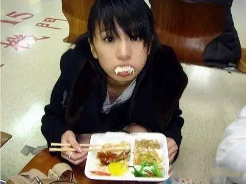 明星片场吃饭 佩服胡歌、吴彦祖