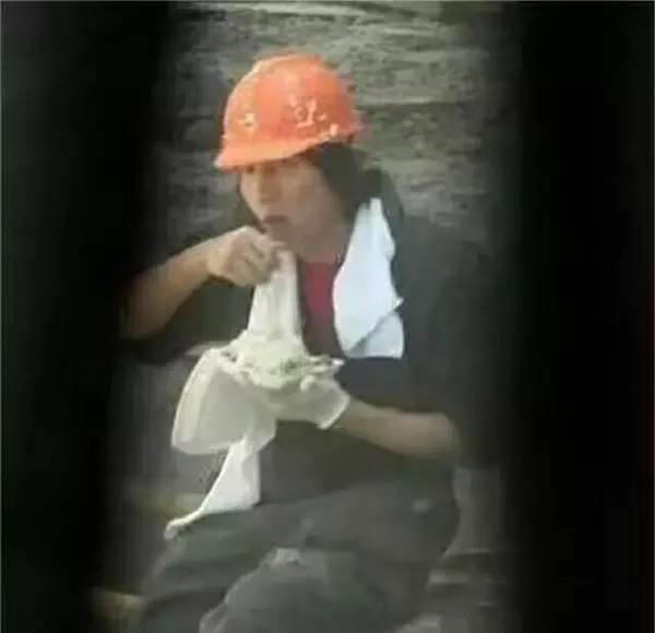 明星片场吃饭 佩服胡歌、吴彦祖