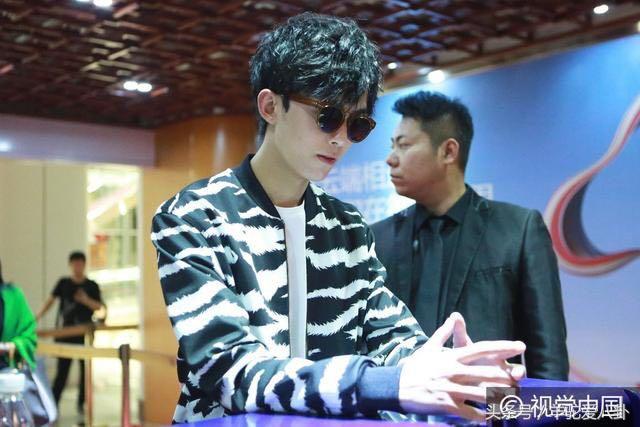 吴磊越长越帅 转型猝不及防 撞脸胡歌林志颖