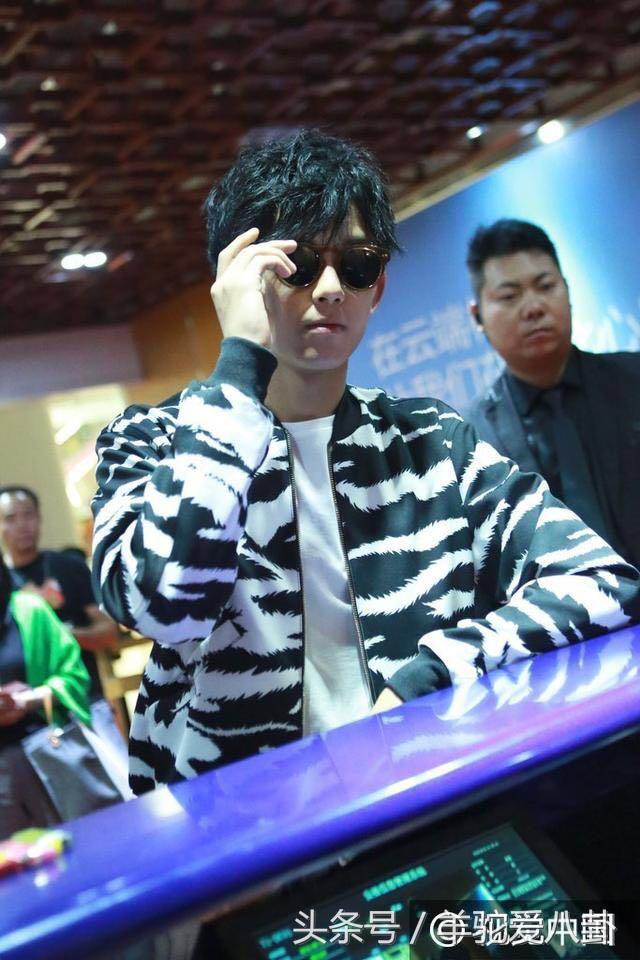 吴磊越长越帅 转型猝不及防 撞脸胡歌林志颖