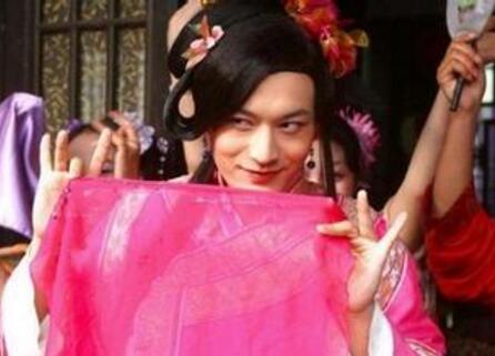 张一山黄子韬胡歌黄建华 男星扮女装一个比一个妖艳