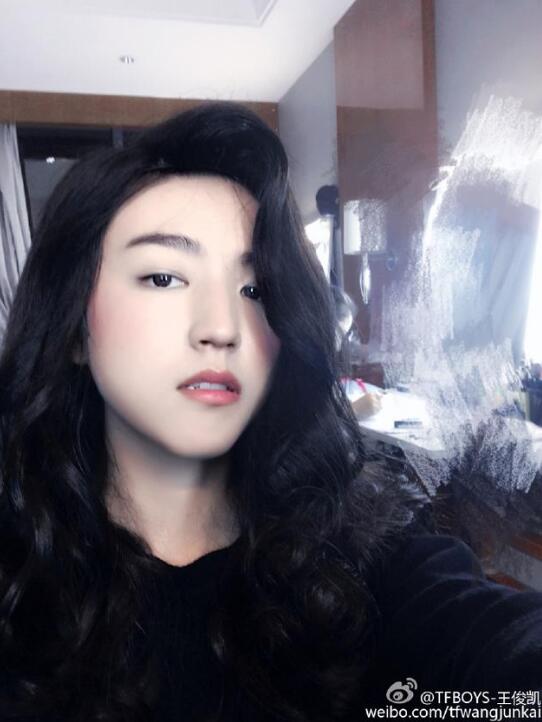 张一山黄子韬胡歌黄建华 男星扮女装一个比一个妖艳