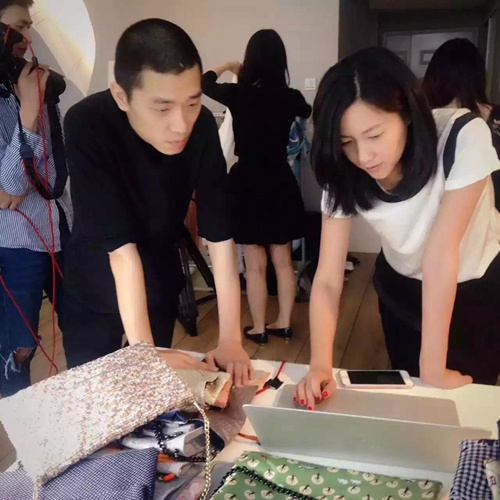 徐静蕾嘟嘴似少女 网友评价这么美拉仇恨惹徐静蕾俏皮回复