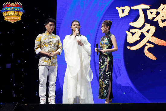《叮咚2》蓝色盛典开启 霍尊台上台下大不同