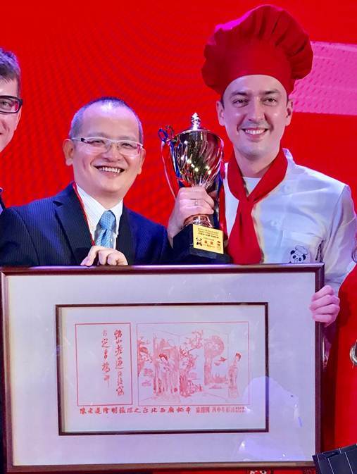 《西厢窥简图》作为第十届外交官烹饪大赛金奖颁出