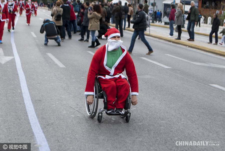 全世界的圣诞老人都出街了 英国的最酷中国的最萌