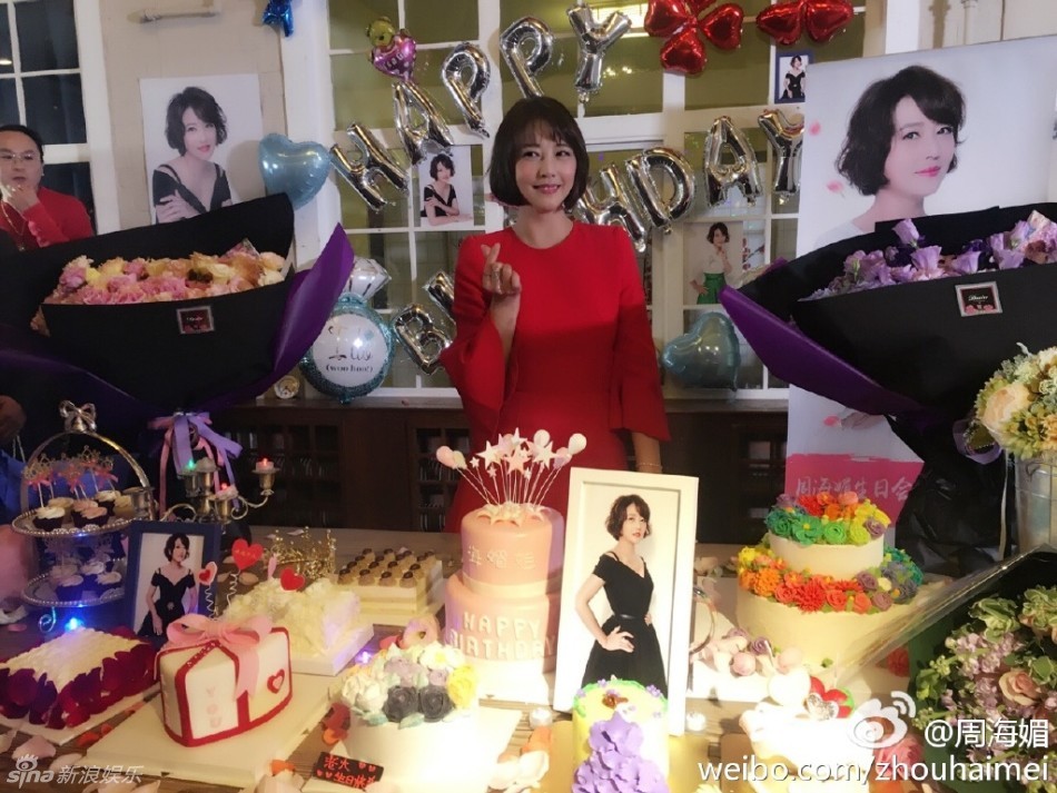 周海媚办50岁生日派对 肌肤娇嫩容颜不老(组图)