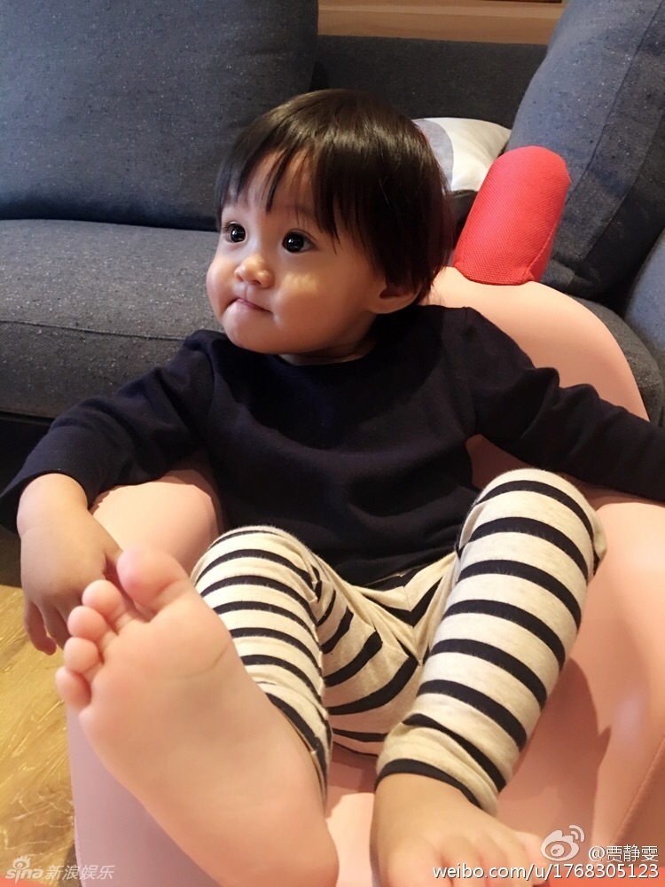 贾静雯女儿剪短发超萌 修杰楷:多了个儿子(组图)