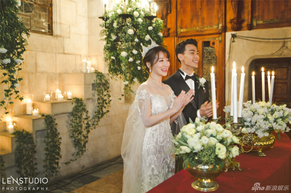陈紫函戴向宇古堡婚礼 陈紫函穿鱼尾婚纱激动落泪（图）