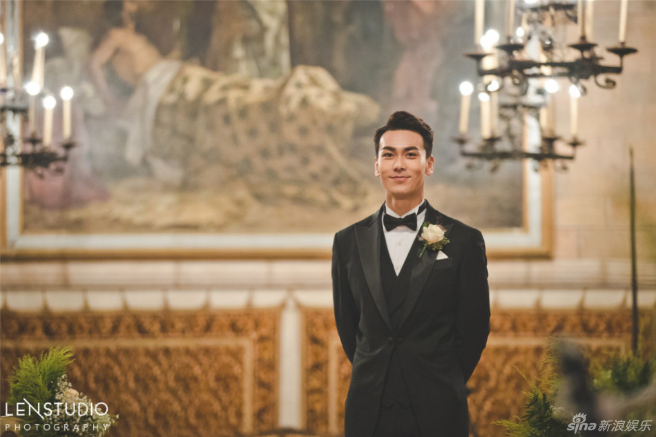 陈紫函戴向宇古堡婚礼 陈紫函穿鱼尾婚纱激动落泪（图）