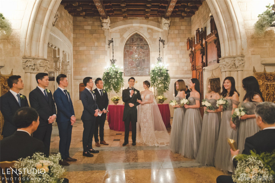 陈紫函戴向宇古堡婚礼 陈紫函穿鱼尾婚纱激动落泪（图）