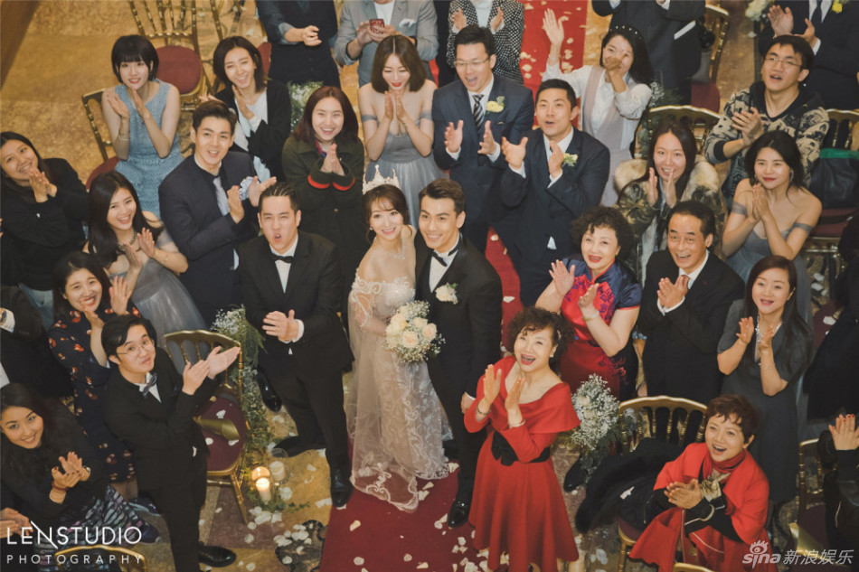 陈紫函戴向宇古堡婚礼 陈紫函穿鱼尾婚纱激动落泪（图）