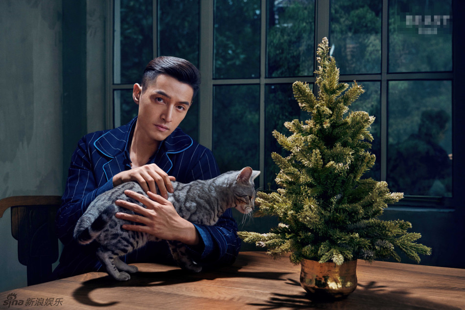 血槽已空!胡歌优雅变身吸血鬼魅惑逗萌猫(图)[