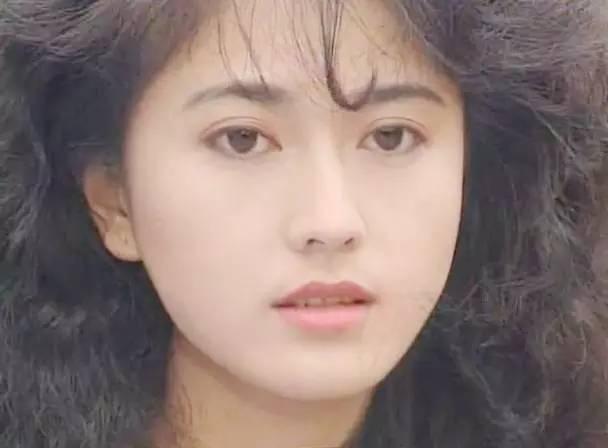 戈伟如：李敖称她是台湾第一美女 她跟林志玲谁更美