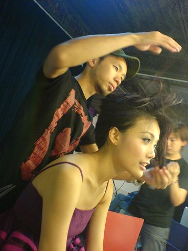 周迅范晓萱秦岚刘亦菲妆前妆后对比 美女明星后台化妆照曝光