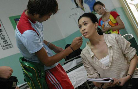 周迅范晓萱秦岚刘亦菲妆前妆后对比 美女明星后台化妆照曝光