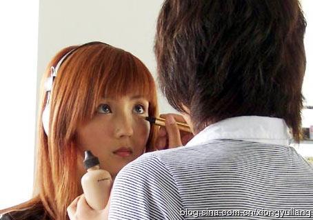 周迅范晓萱秦岚刘亦菲妆前妆后对比 美女明星后台化妆照曝光