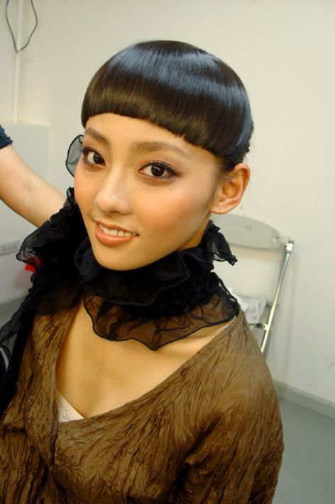 周迅范晓萱秦岚刘亦菲妆前妆后对比 美女明星后台化妆照曝光
