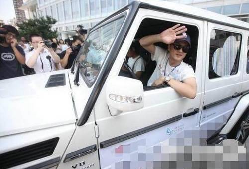 过气明星就落魄？有人低调有人豪气