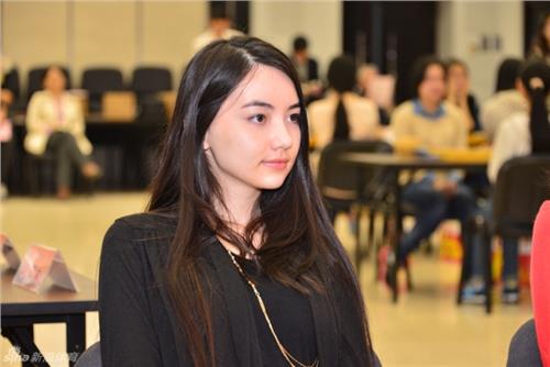围棋混血美女颜美如仙 曾胜
