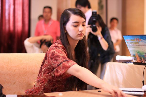 围棋混血美女颜美如仙 曾胜