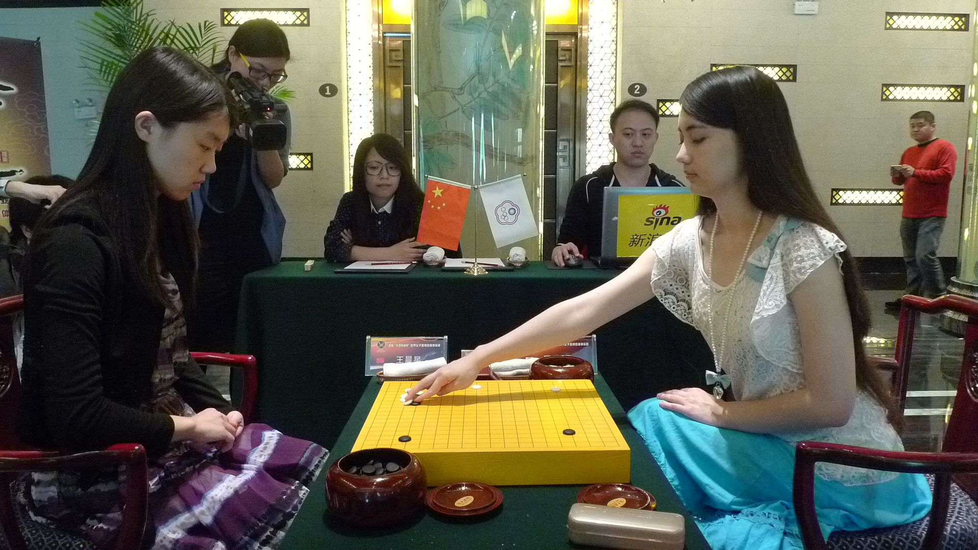 围棋混血美女颜美如仙 曾胜