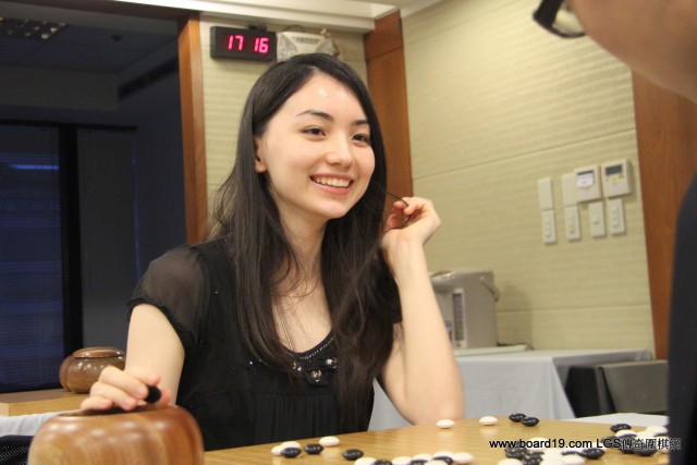 围棋混血美女颜美如仙 曾胜
