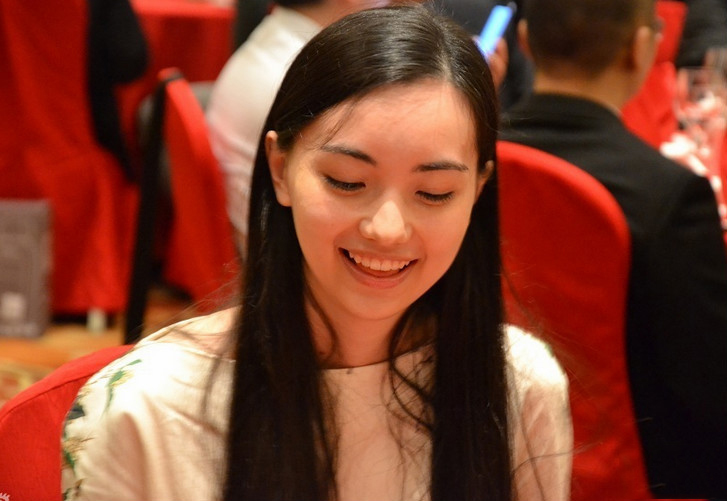 围棋混血美女颜美如仙 曾胜