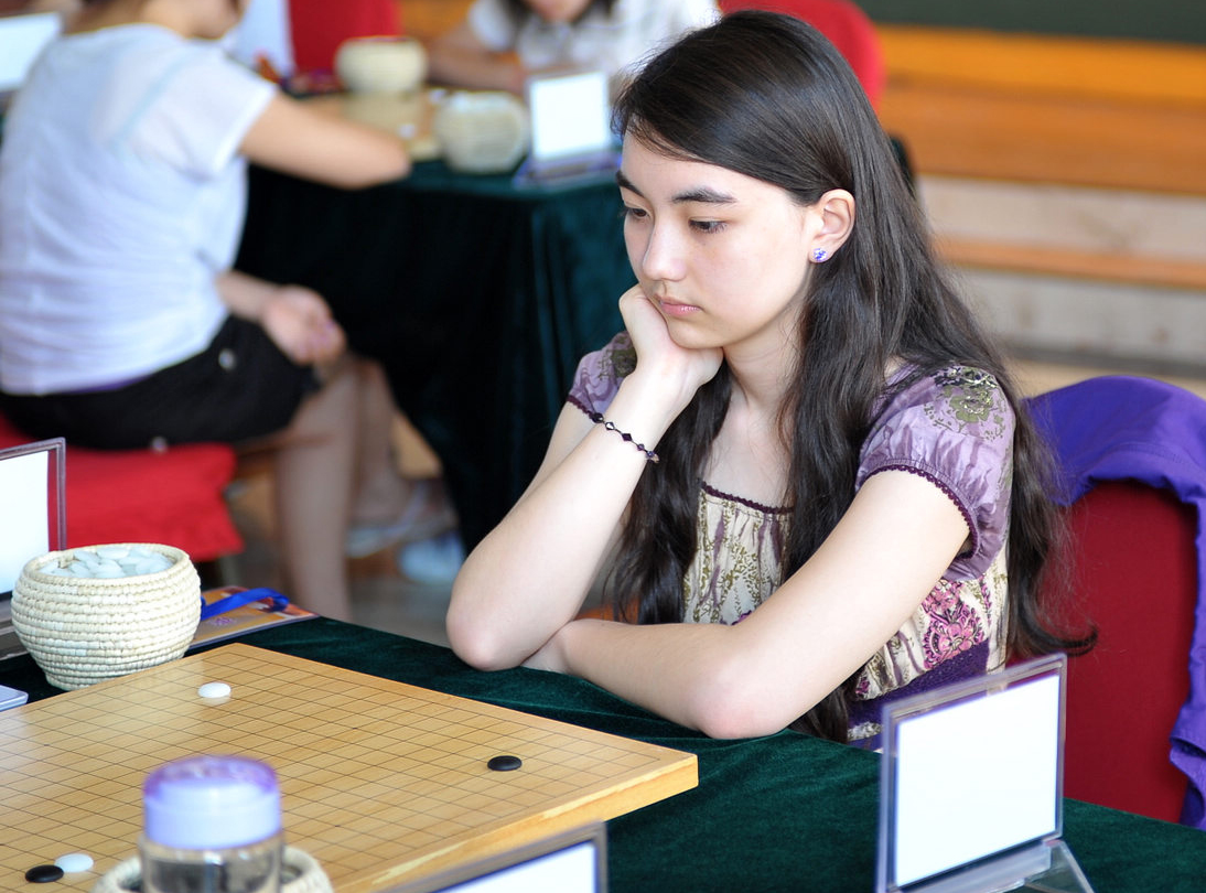 围棋混血美女颜美如仙 曾胜