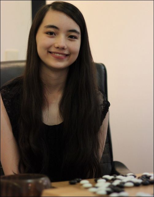 围棋混血美女颜美如仙 曾胜