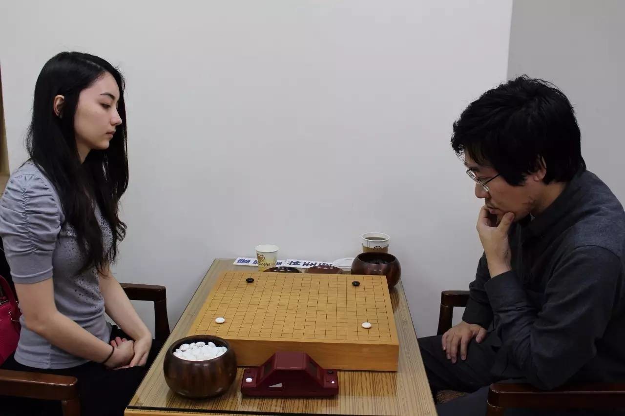 围棋混血美女颜美如仙 曾胜