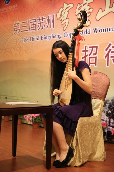 围棋混血美女颜美如仙 曾胜
