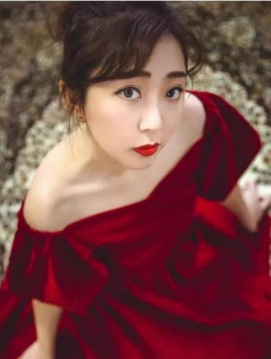 还记得《小李飞刀》恶霸龙小云吗？张辰如今长成大美人