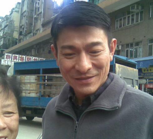 刘德华日常生活照曝光没有明星架子